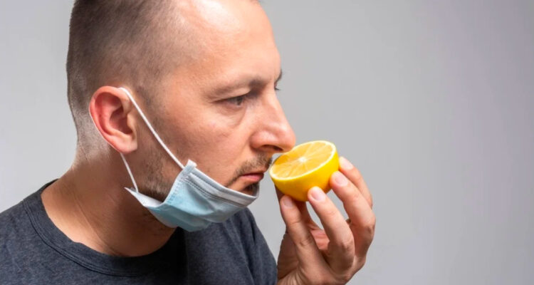 Desarrollan método para devolver el olfato a personas que lo perdieron tras sufrir Covid-19 prolongado