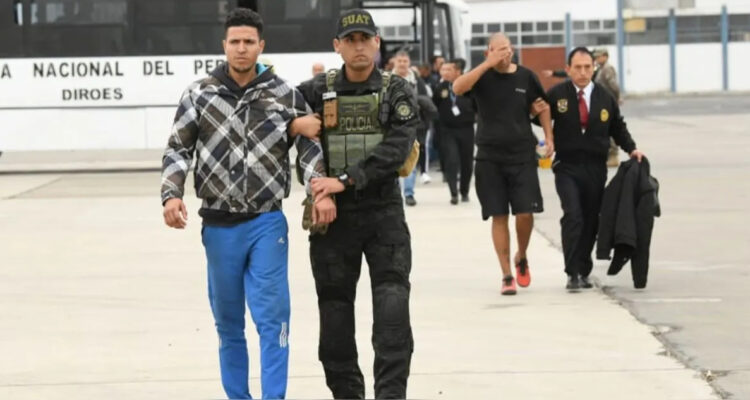 Perú promulga ley que facilitará la expulsión de inmigrantes irregulares en menos 24 horas