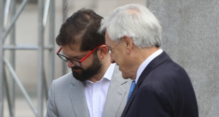 Piñera acusa a Boric de aplicar “malas políticas” y atribuye periodo de “vacas flacas” a Bachelet