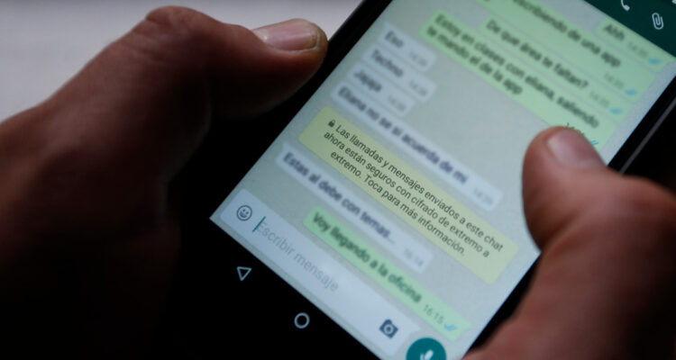 profesor tenia grupo pornografico de whatsapp con pornografia