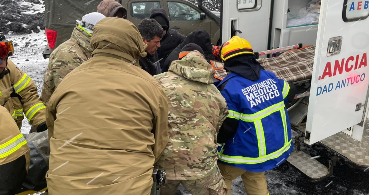 Rescatan a tres hombres que estaban aislados en Antuco