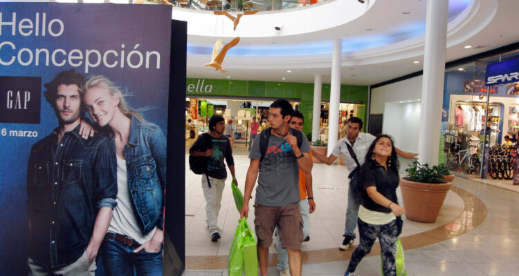 Comercio sigue golpeado en Valparaíso, Bío Bío y La Araucanía: ventas ya acumulan 17 meses de caídas