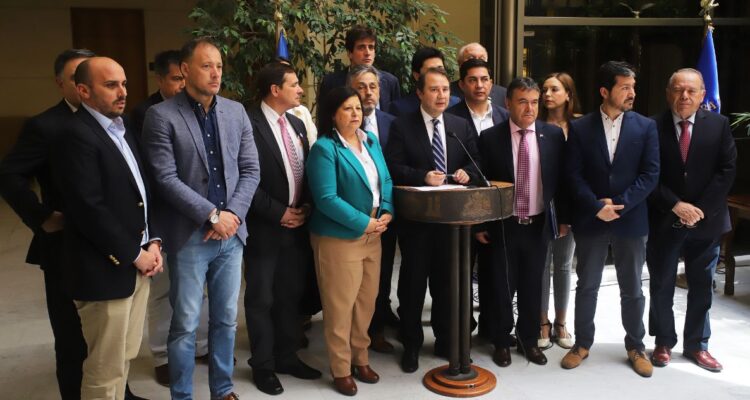 RN advierte con acusación constitucional contra ministra Tohá si no expulsa a 12 mil extranjeros