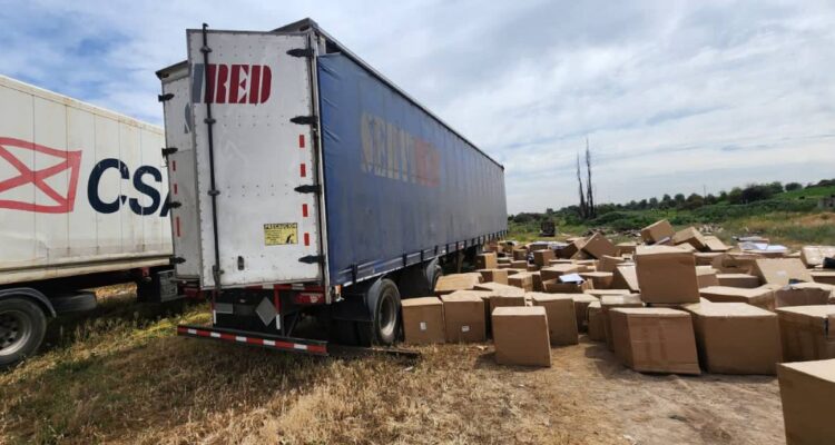 Con tres detenido y un carabinero herido resultó persecución policial tras robo de camión en Maipú