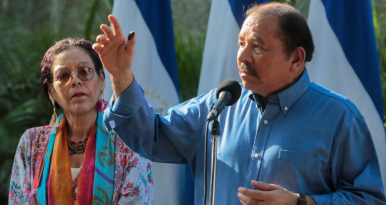 Rosario Murillo junto a Daniel Ortega