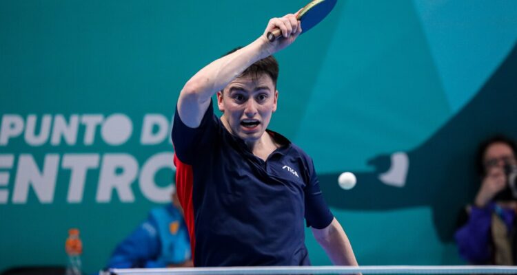 Armin Rosas celebró en el Tenia de mesa de Santiago 2023.