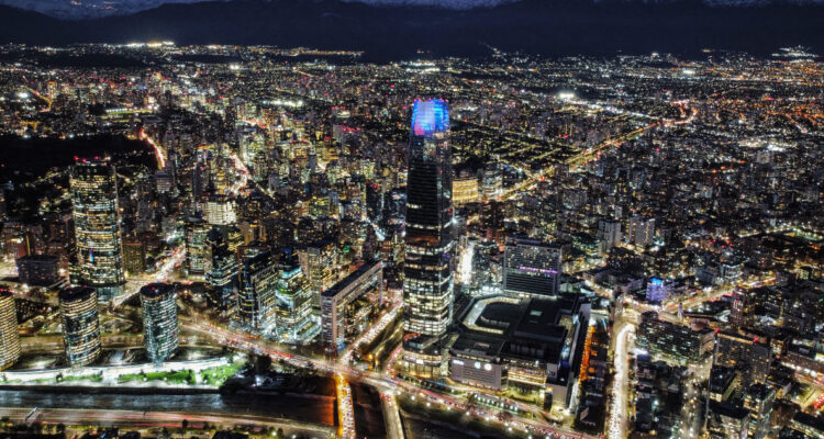 Empresas en Chile perciben que desempeño de sus negocios “sigue empeorando” y no auguran mejora