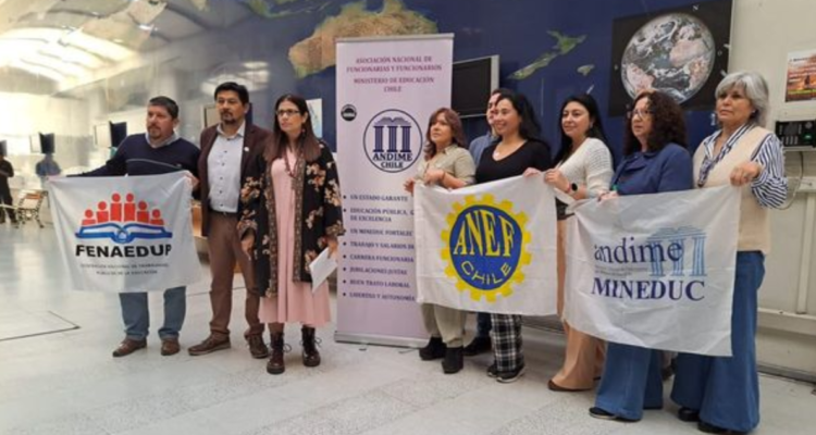 Se abre nuevo flanco en el Mineduc funcionarios anuncian paro nacional