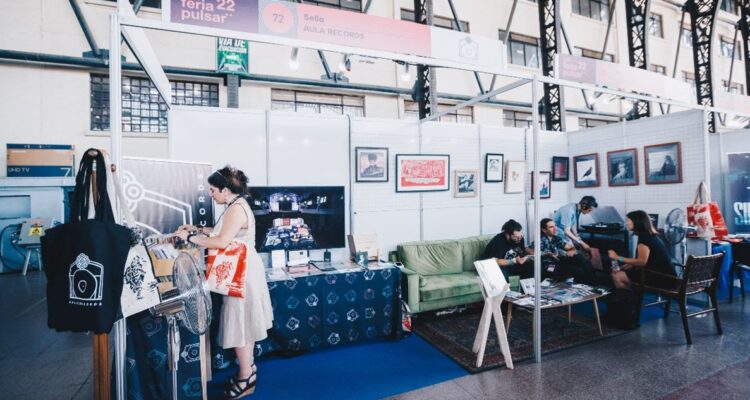 Stand de Aula Records en la Feria Pulsar 2022.