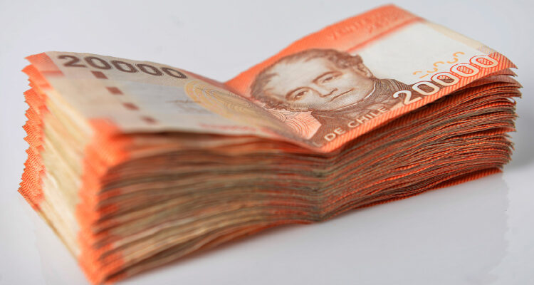 imagen de contexto sueldos (billetes de 20 mil