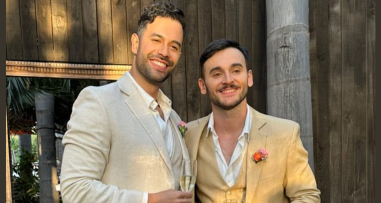 Tomás González y su esposo