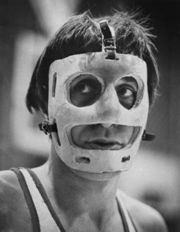 Tomjanovich y su máscara protectora