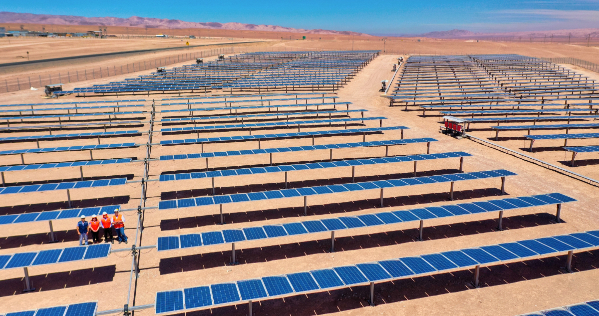 Centro de Desarrollo Energético U. de Antofagasta destaca sus soluciones tecnológicas en energía solar