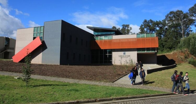 Crisis en Universidad Austral: registra deuda de $91 mil millones y le exigen plan de recuperación