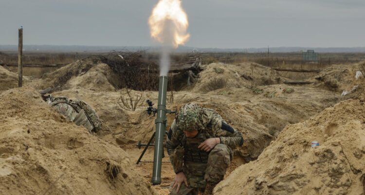 Militares ucranianos durante su entrenamiento antes de su despliegue en la primera línea