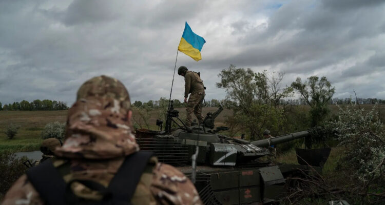 Ucrania avanza en zonas ocupadas por Moscú y reportan más de 900 soldados rusos muertos en 24 horas