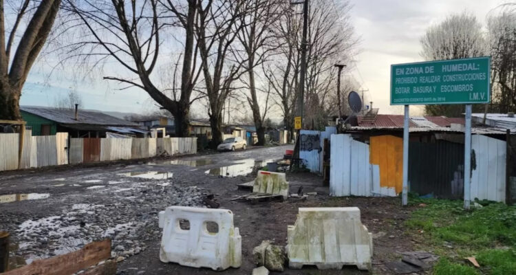 Valdivia: denuncian que Minvu no realizará barrio transitorio pese a convenio vigente con municipio