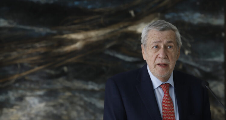 “Es absurda”: Van Klaveren critica demanda laboral de exembajadora en Reino Unido