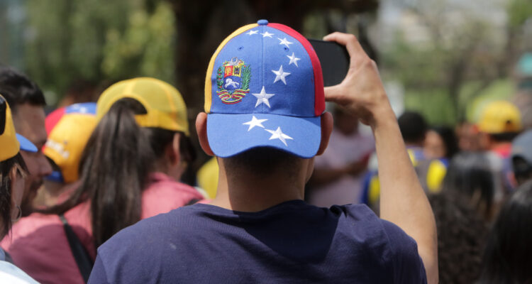 Gremio de venezolanos en Chile afirma que esa migración aportó US$410 millones al país en 2022