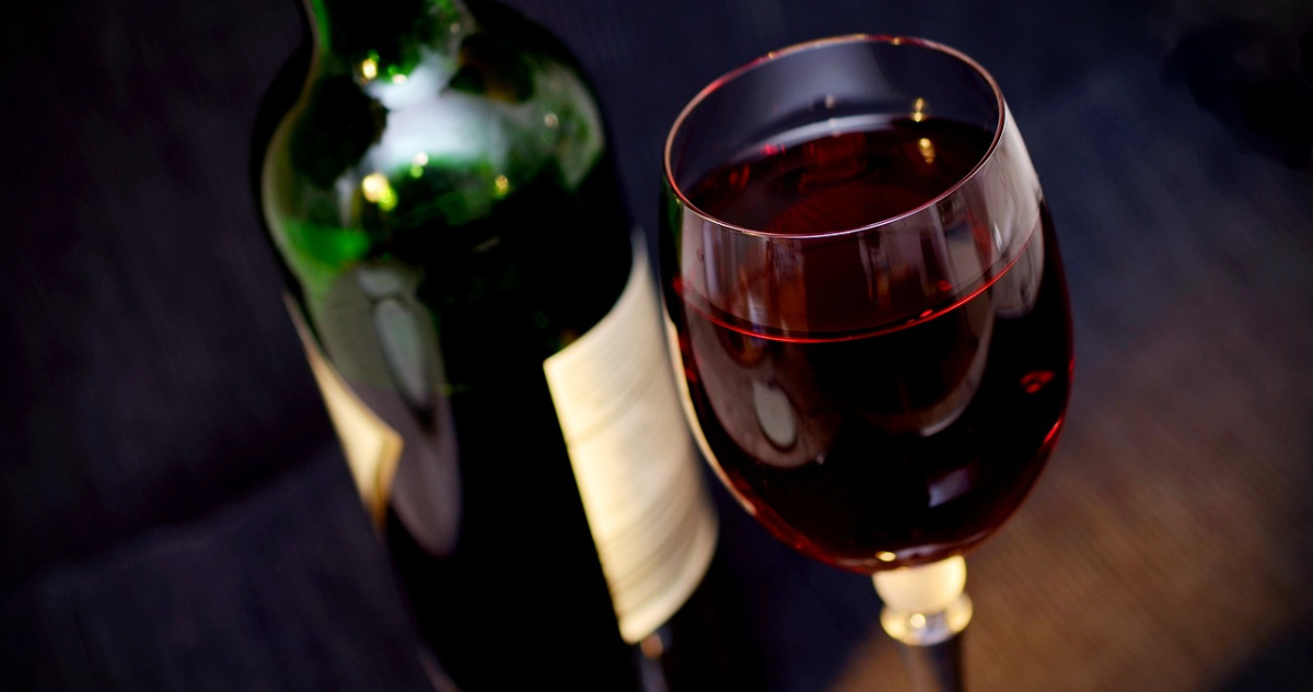 ¿Te duele la cabeza después de beber vino?: Esta podría ser la causa