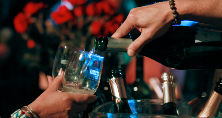 Cambio climático golpea a producción mundial de vino: En Chile dos factores influirán en la baja