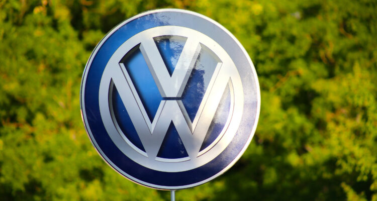 Volkswagen alerta a sus trabajadores que podría aplicar considerables despidos
