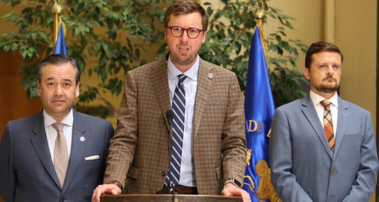 Diputados republicanos por dichos de Boric: “es como echarle la culpa al termómetro por la fiebre”