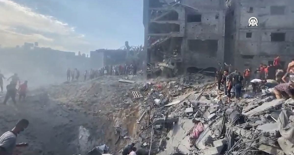 Suben a 195 los muertos y 777 heridos por bombardeos en campo de refugiados de Yabalia, según Hamás