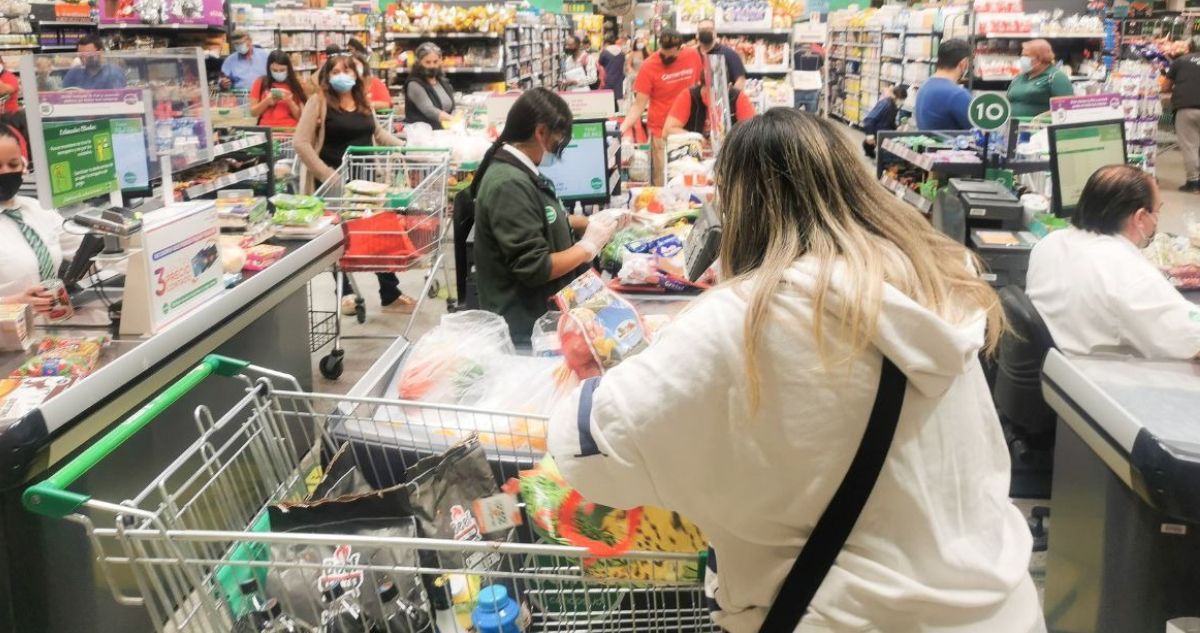 Cuál será el horario de los supermercados y a qué hora cierran antes de Año Nuevo, el domingo 31 de diciembre en Chile por el feriado irrenunciable.