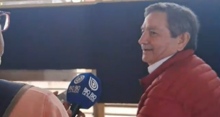 Exalcalde Aguilera votó tras autorización judicial: “Espero que salga inocente como corresponde”