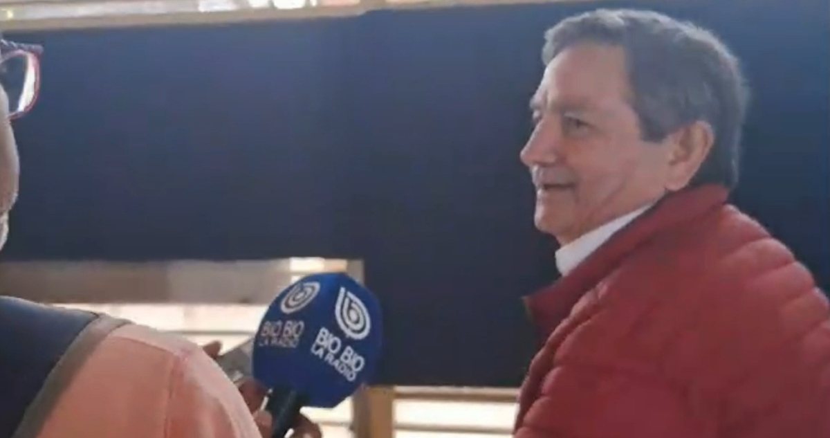 Exalcalde Aguilera votó tras autorización judicial: “Espero que salga inocente como corresponde”