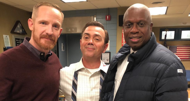 “Nos dejaste demasiado pronto”: Actores de Brooklyn Nine-Nine se despiden del “Capitán Holt”