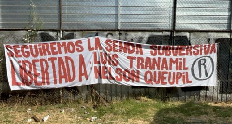 GOPE trabaja por hallazgo de artefacto sospechoso y lienzo pro mapuche en Villa Francia