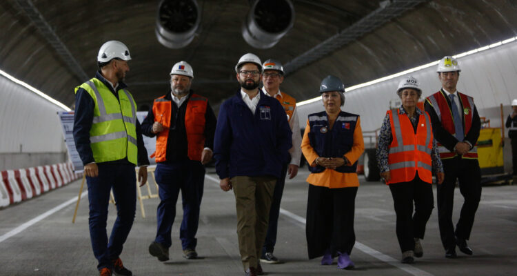 Presidente Boric da el vamos a construcción de autopista AVO II: estaría lista en 2028