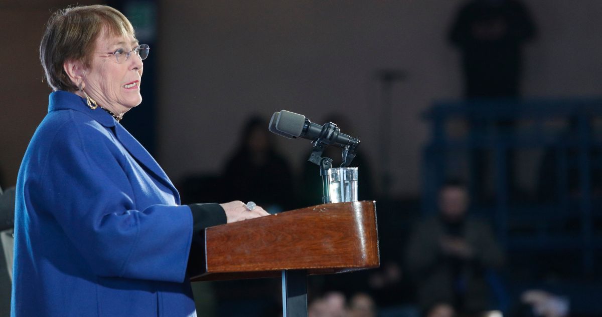 ¿Pesa el apoyo de Bachelet al En Contra? Analistas descartan influencia debido a últimos fracasos