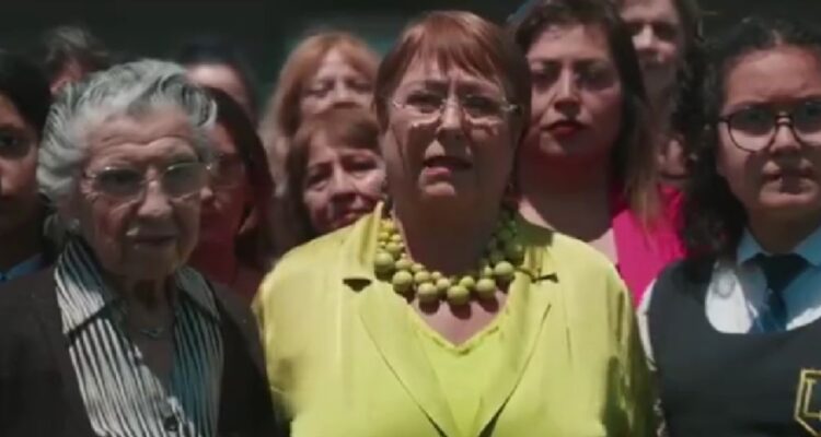 La expresidenta Michelle Bachelet publicó un video con las razones para votar En Contra de la propuesta de Nueva Constitución en el plebiscito.