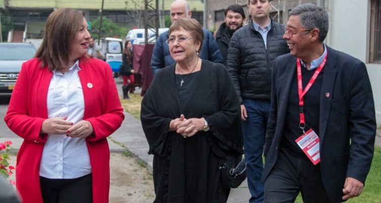 Oficialismo da espaldarazo a Bachelet tras críticas por la franja: “No le debe explicaciones a nadie”