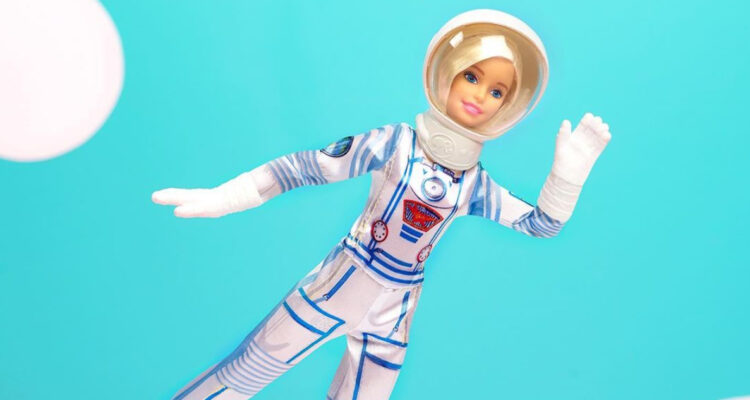 “Por el bien de las niñas”: Expertos piden que Barbie tenga más profesiones médicas y científicas