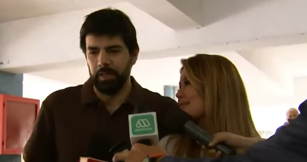 Cathy Barriga llegó a votar a Maipú: su marido la defendió y acusó persecución de Vodanovic