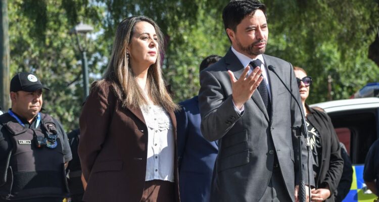 Carabineros abre sumario a exgenerala que lidera “batallón” impulsado por alcalde Carter en La Florida