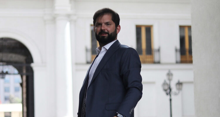Presidente Boric descarta cambio de gabinete ante ultimátum de la oposición