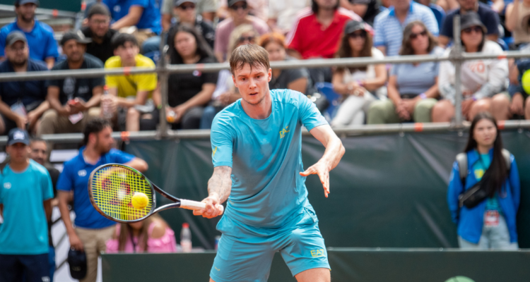 Aleksandr Bublik acusa a hinchas chilenos de actos de violencia en la pasada Copa Davis.