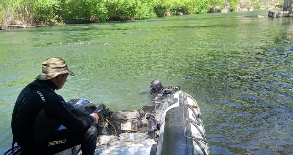 Buscan a empresario que se lanzó a aguas de río Bío Bío para rescatar a su hija que era arrastrada por la corriente