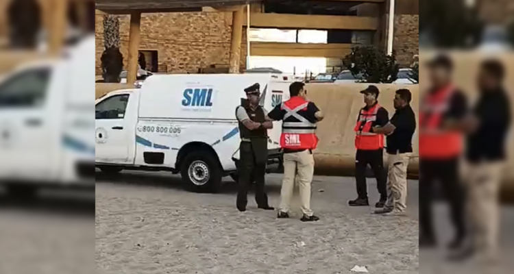 Personal del Servicio Médico Legal en Playa Paraíso.