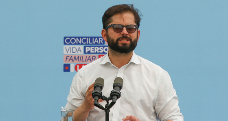 Cadem Boric termina 2023 con aprobación promedio de 31%