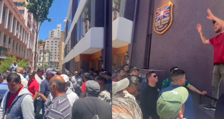 Trabajadores de cementerios de Valparaíso siguen en huelga tras no llegar a acuerdo con Cormuval
