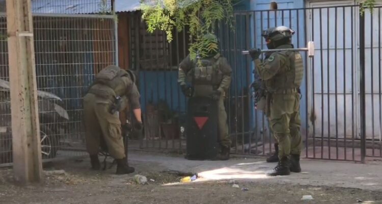 Carabinero resulta herido a bala durante asalto en Quilicura: lo trasladarán en helicóptero a hospital