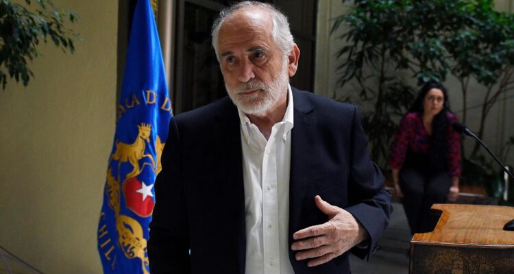 Oposición presenta Acusación Constitucional contra ministro del Minvu Carlos Montes