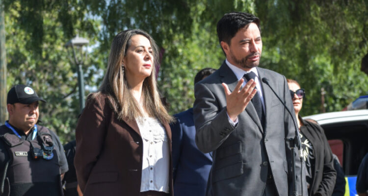 Alcalde Carter presenta general (r) de Carabineros que liderara el batallón de seguridad en La Florida