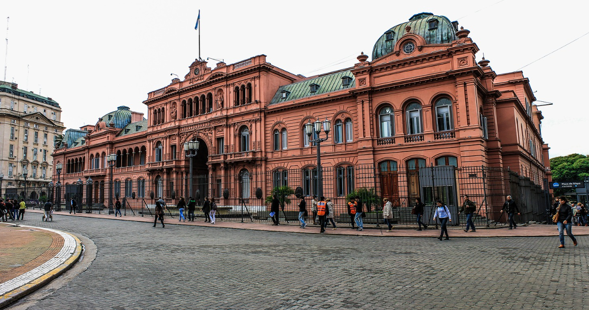 Gobierno argentino sale a aclarar que no necesariamente privatizará las 41 empresas estatales